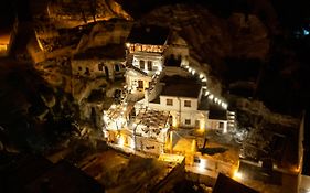Bayar Cave Suites